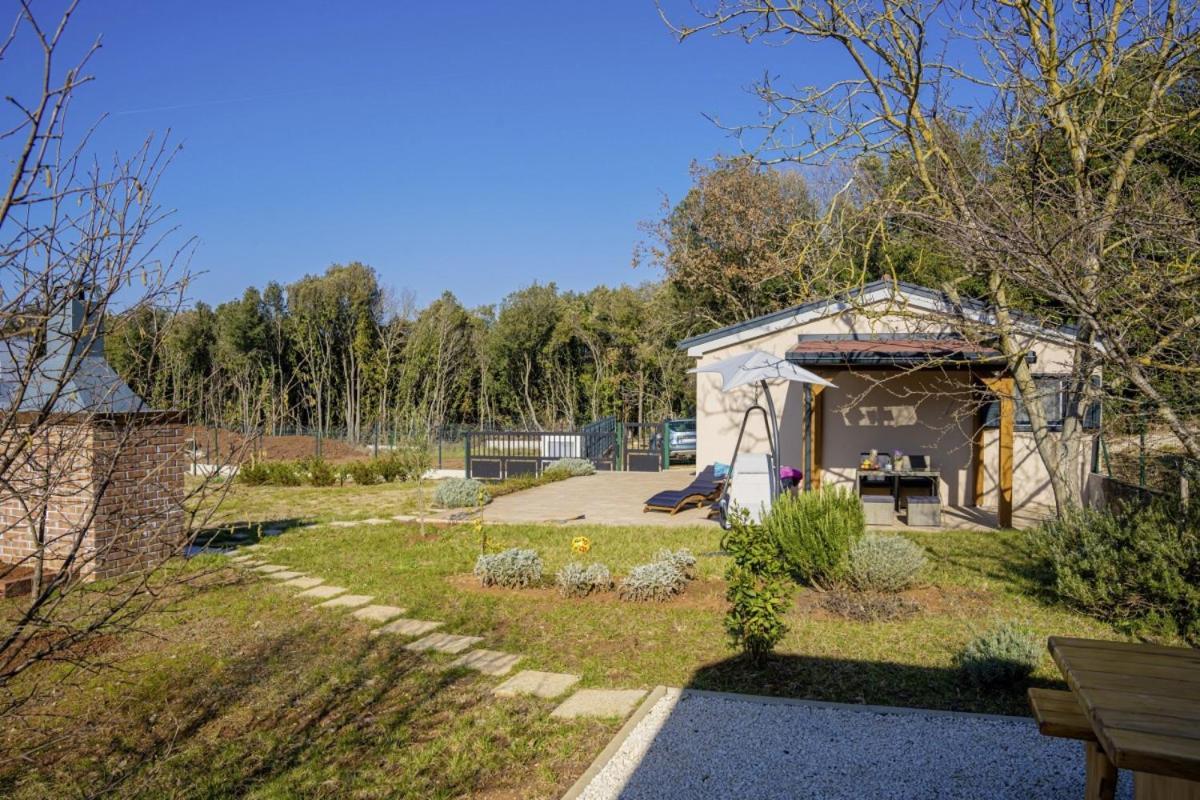 Modean In Pula - Haus Fuer 2-3 Personen Villa Buitenkant foto