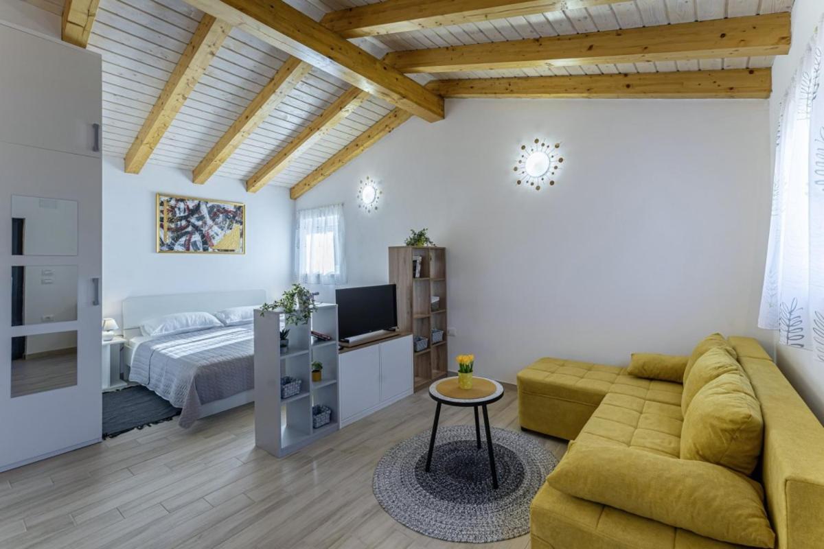 Modean In Pula - Haus Fuer 2-3 Personen Villa Buitenkant foto