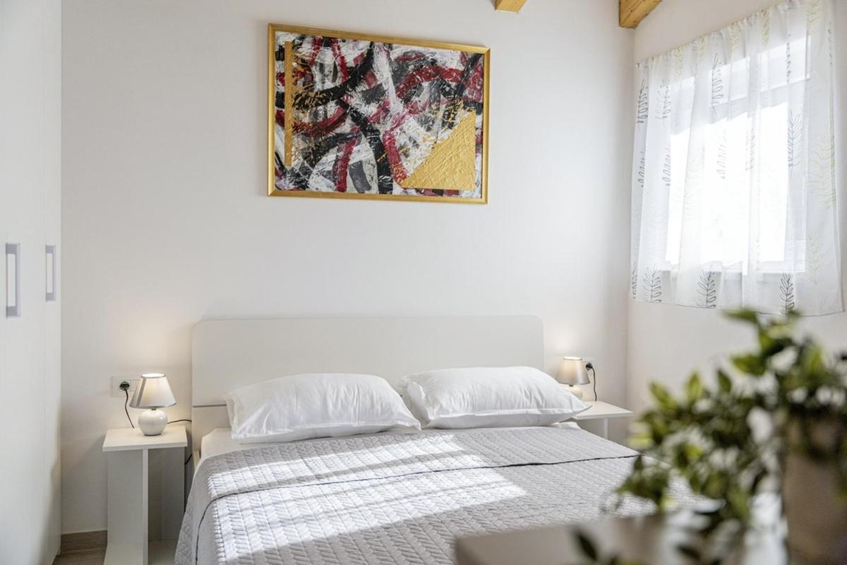 Modean In Pula - Haus Fuer 2-3 Personen Villa Buitenkant foto