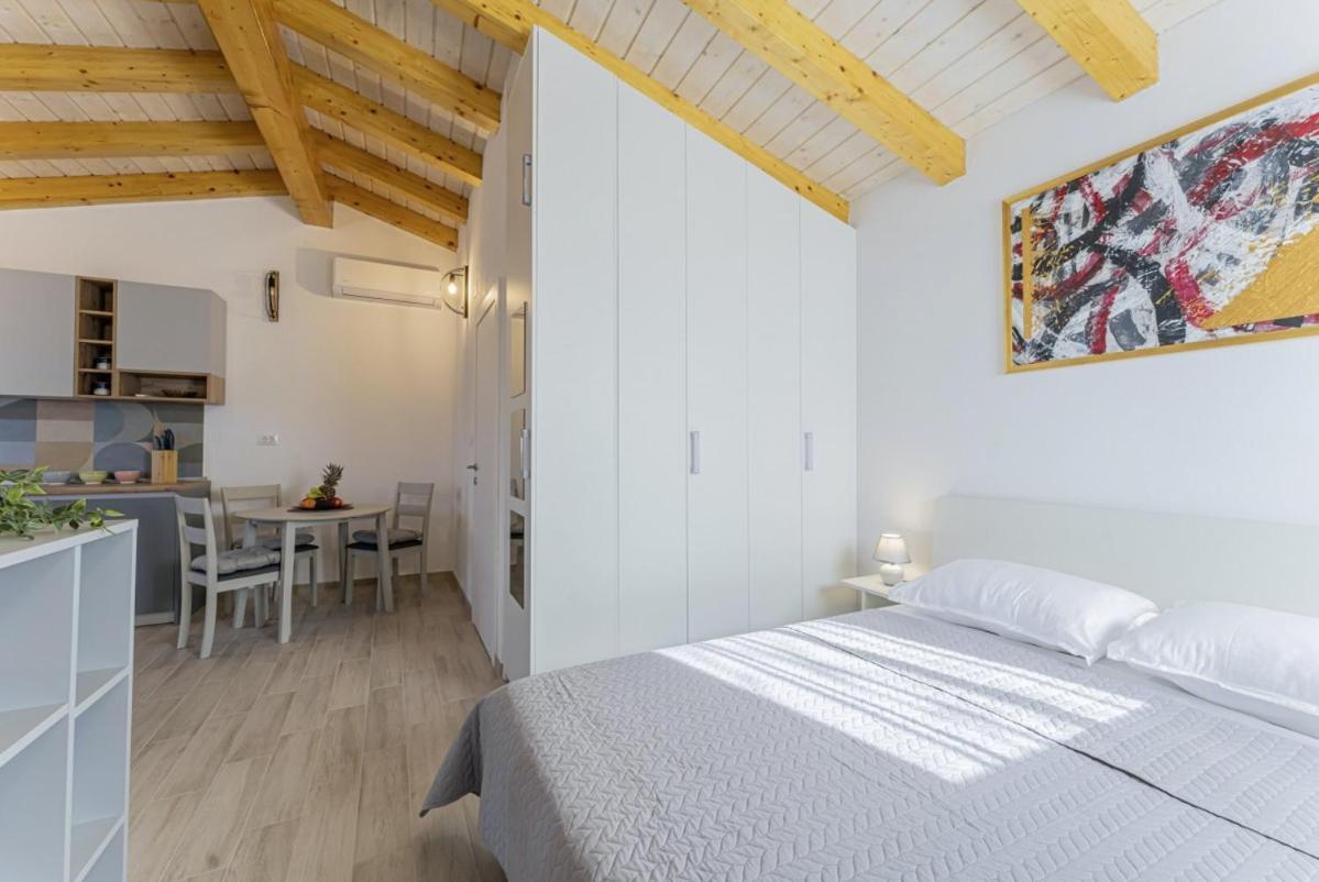 Modean In Pula - Haus Fuer 2-3 Personen Villa Buitenkant foto