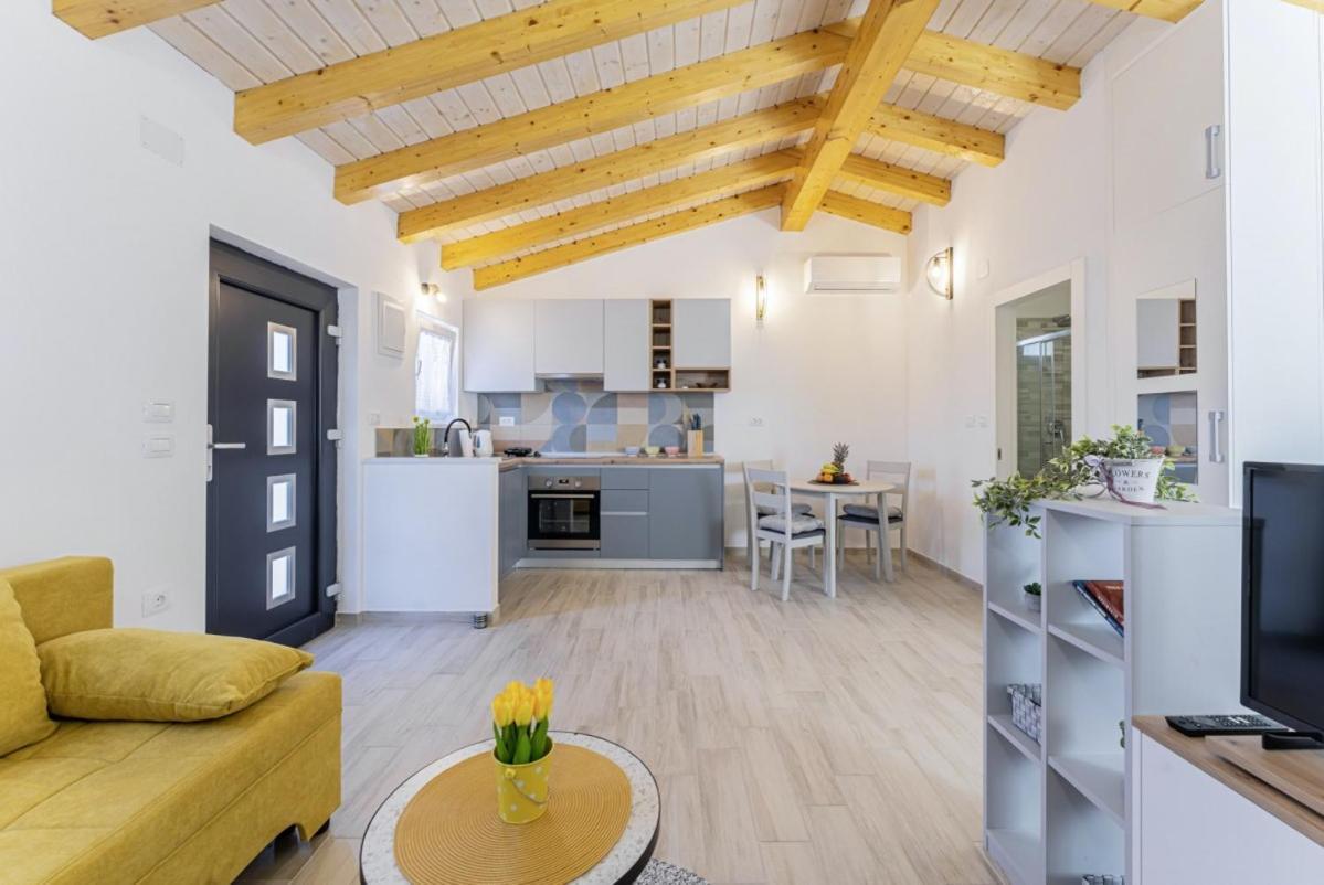 Modean In Pula - Haus Fuer 2-3 Personen Villa Buitenkant foto