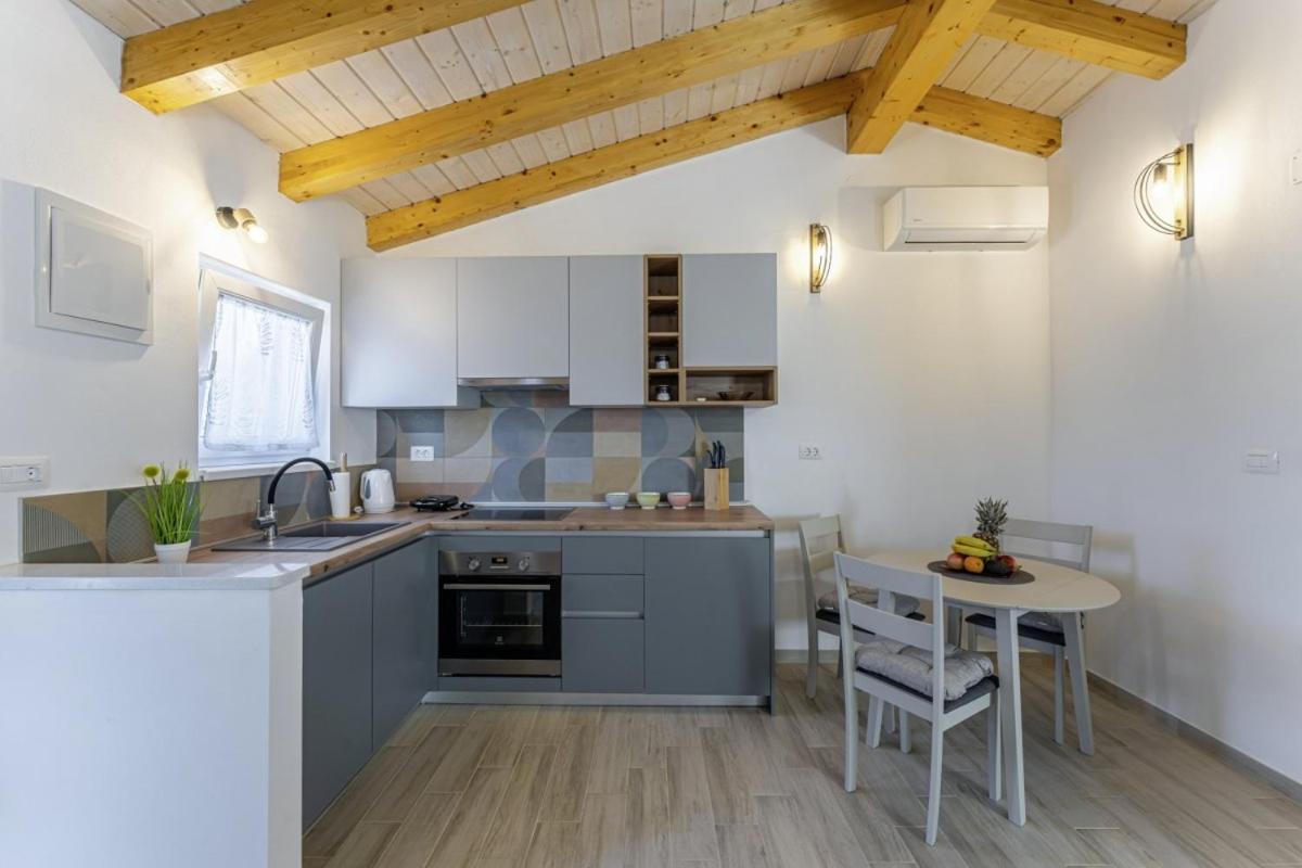 Modean In Pula - Haus Fuer 2-3 Personen Villa Buitenkant foto