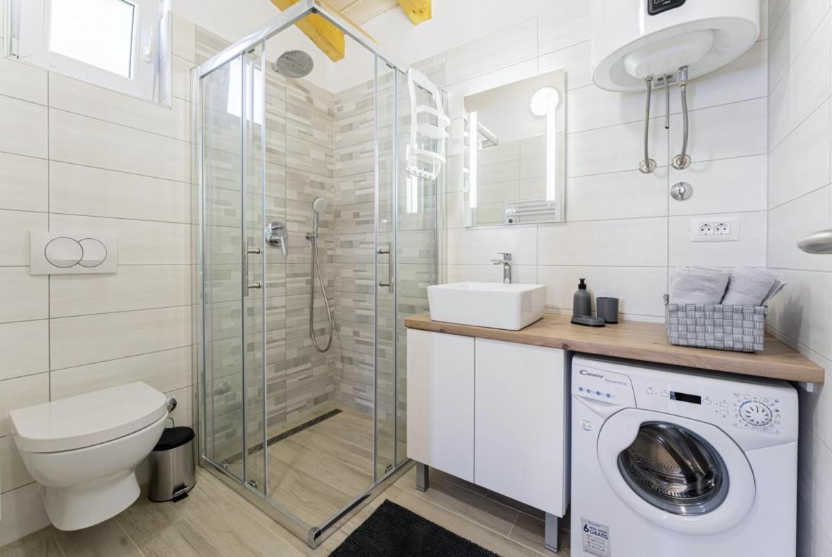 Modean In Pula - Haus Fuer 2-3 Personen Villa Buitenkant foto
